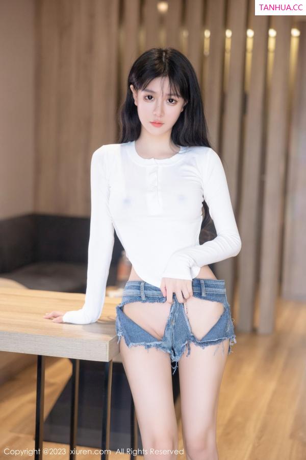   [XiuRen]高清写真图 2023.06.30 No.7010 幼幼 清纯美腿第5张图片